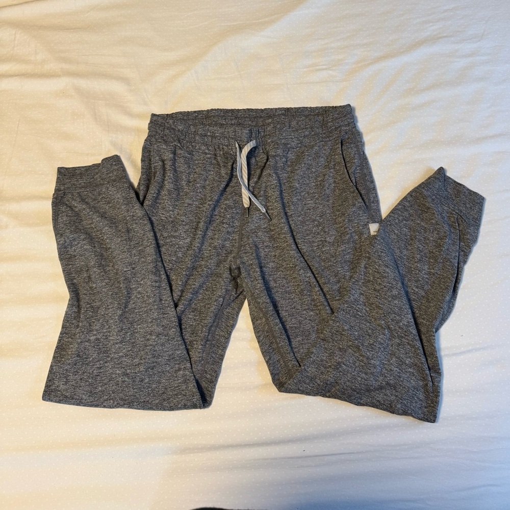 Vuori performance joggers
